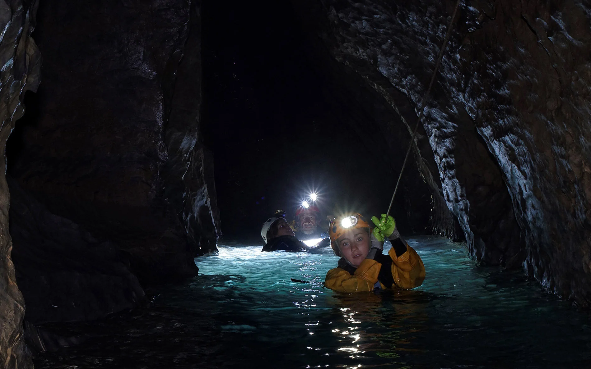 Exploration collective dans les grands réseaux du massif.