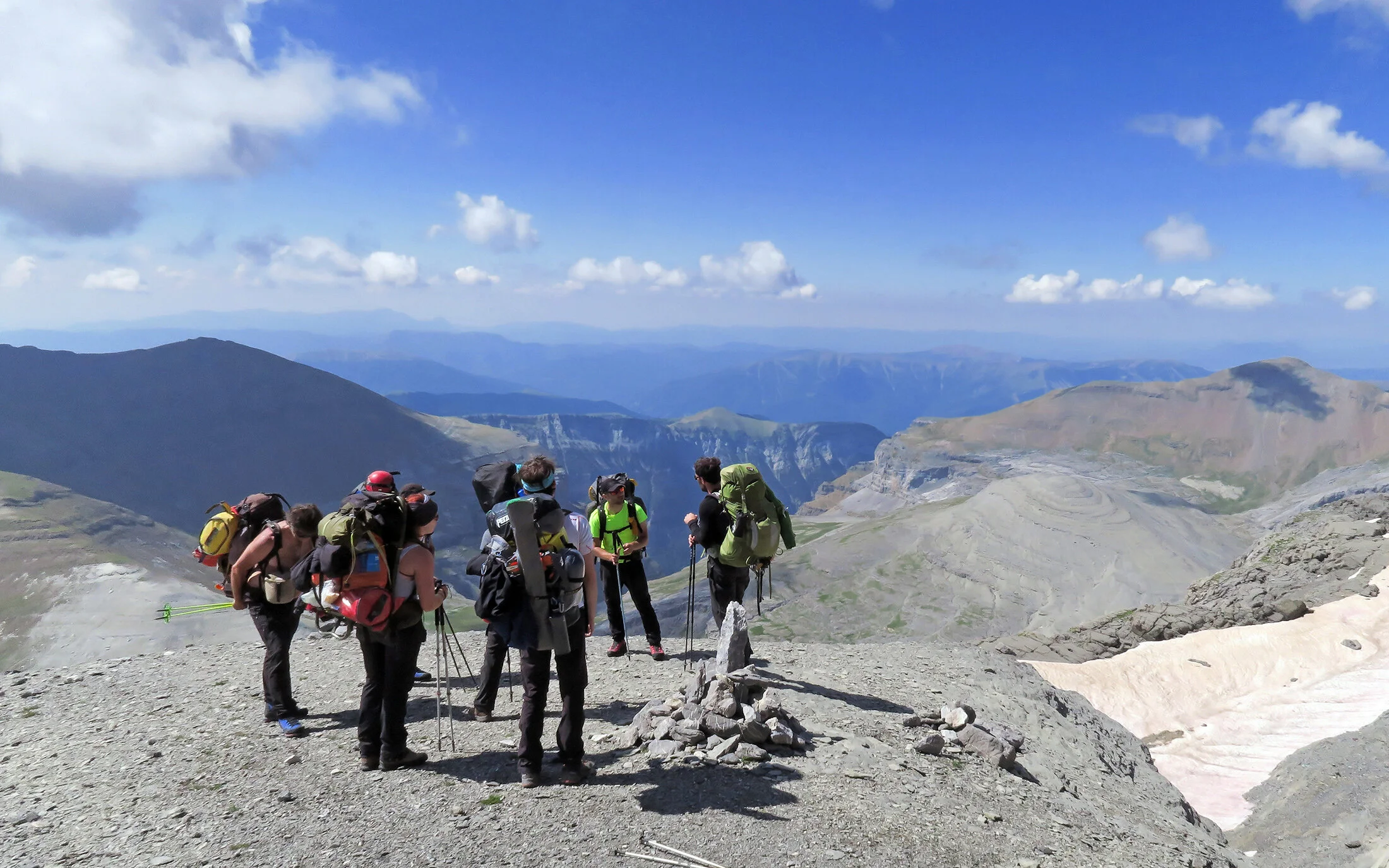 L’équipe sur les hauteurs du massif du Marboré.