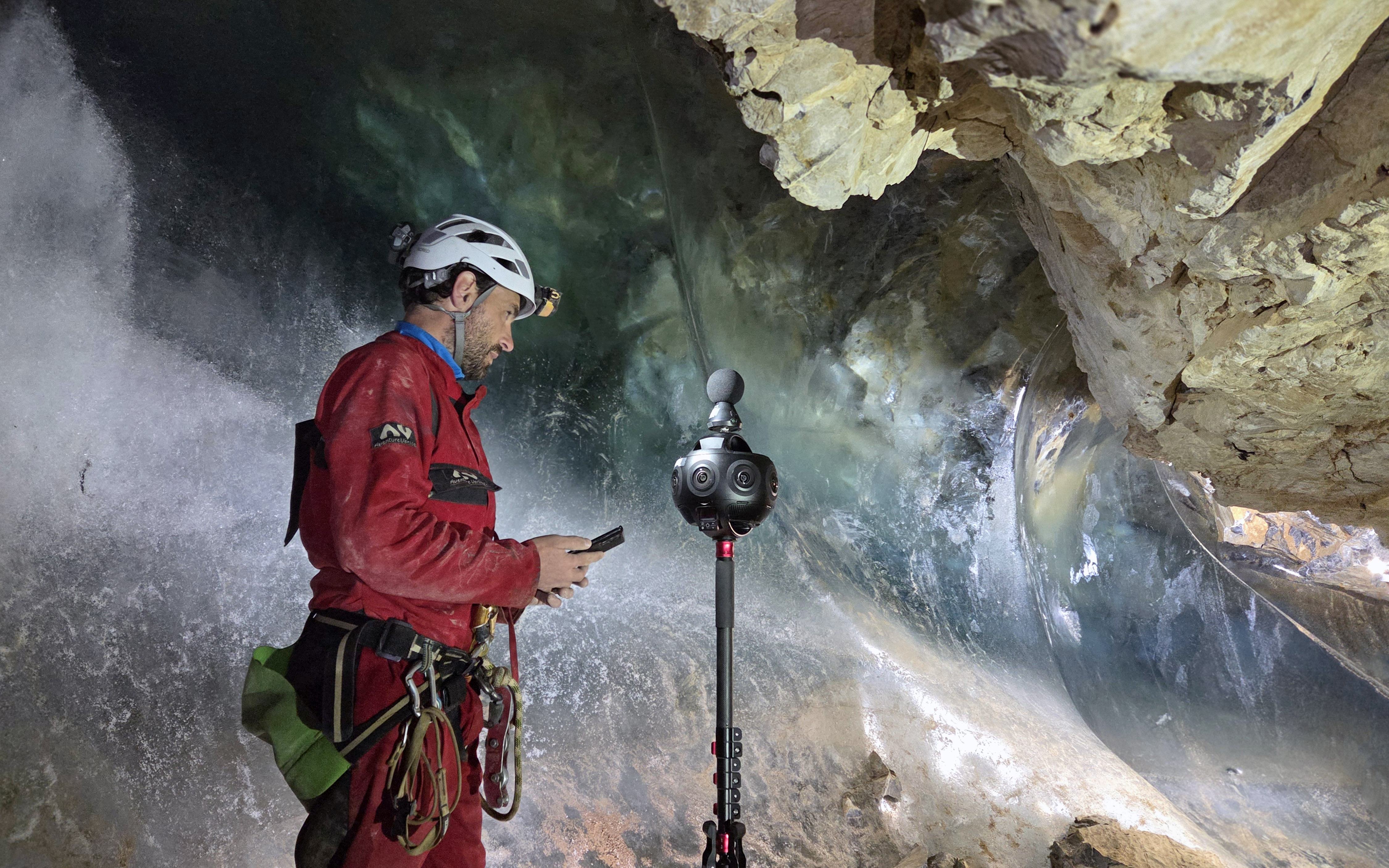 Grotte Devaux — exploration et numérisation du réseau glacé