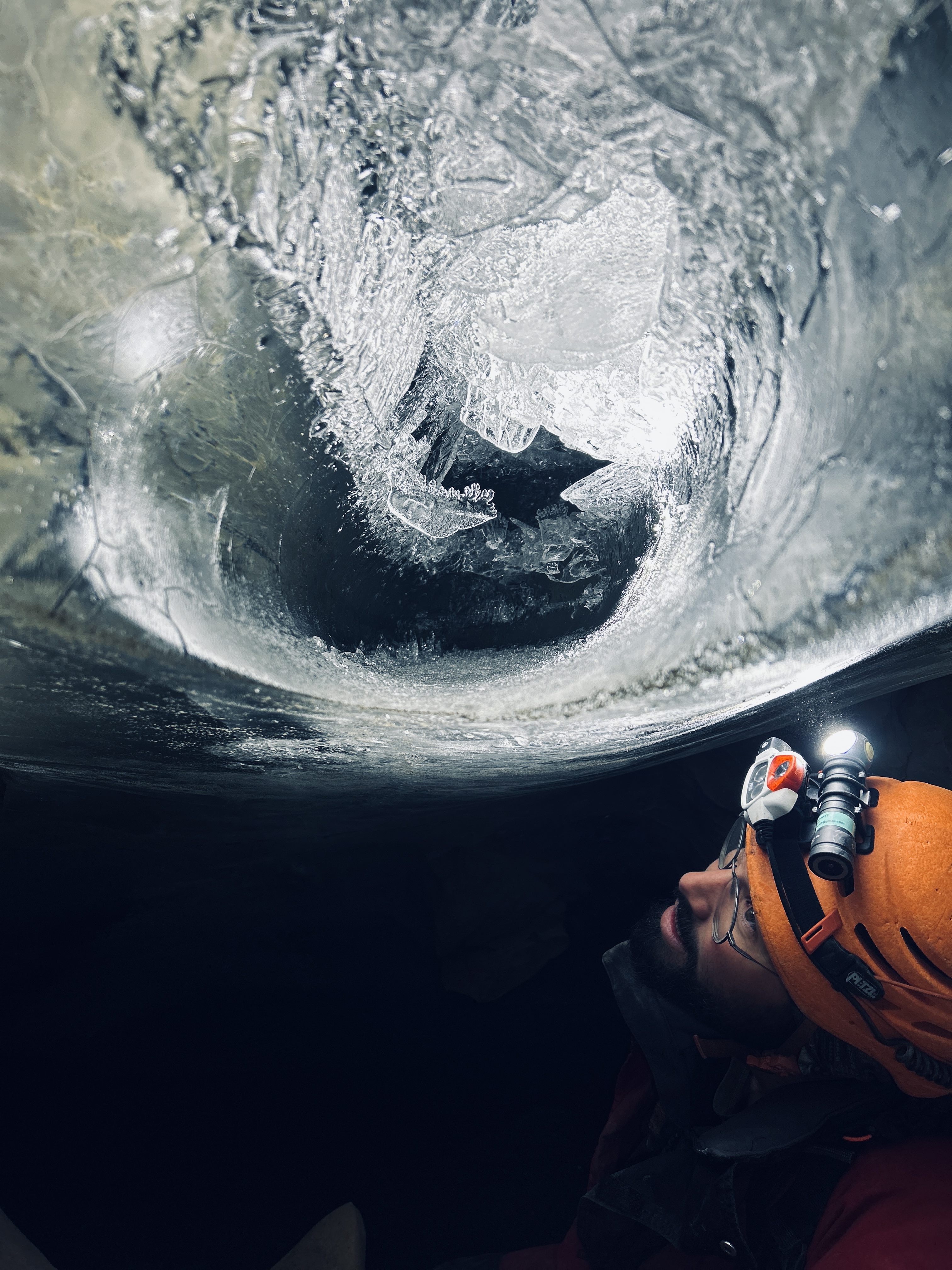 Cristallisations de glace dans la grotte Devaux